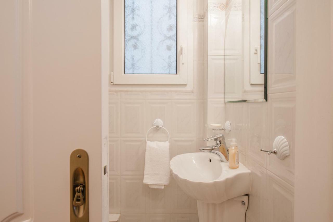 Retro Apartment At Trendy Exarcheia Athens Ngoại thất bức ảnh